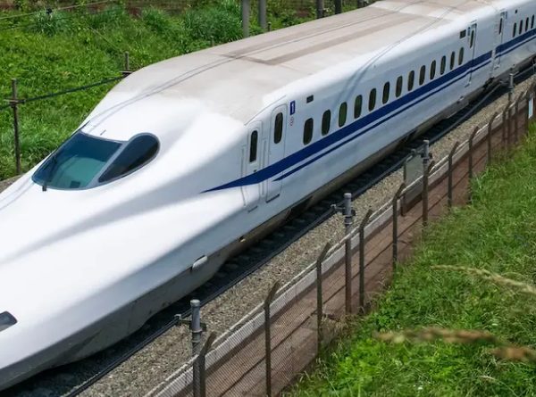 Japan's Bullet Train: A Fast and Efficient